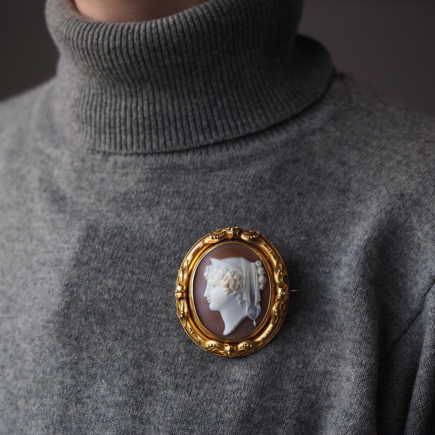 Magnificent Large Antique Victorian 18K Gold Cameo Brooch Pendant Locket - c.1860