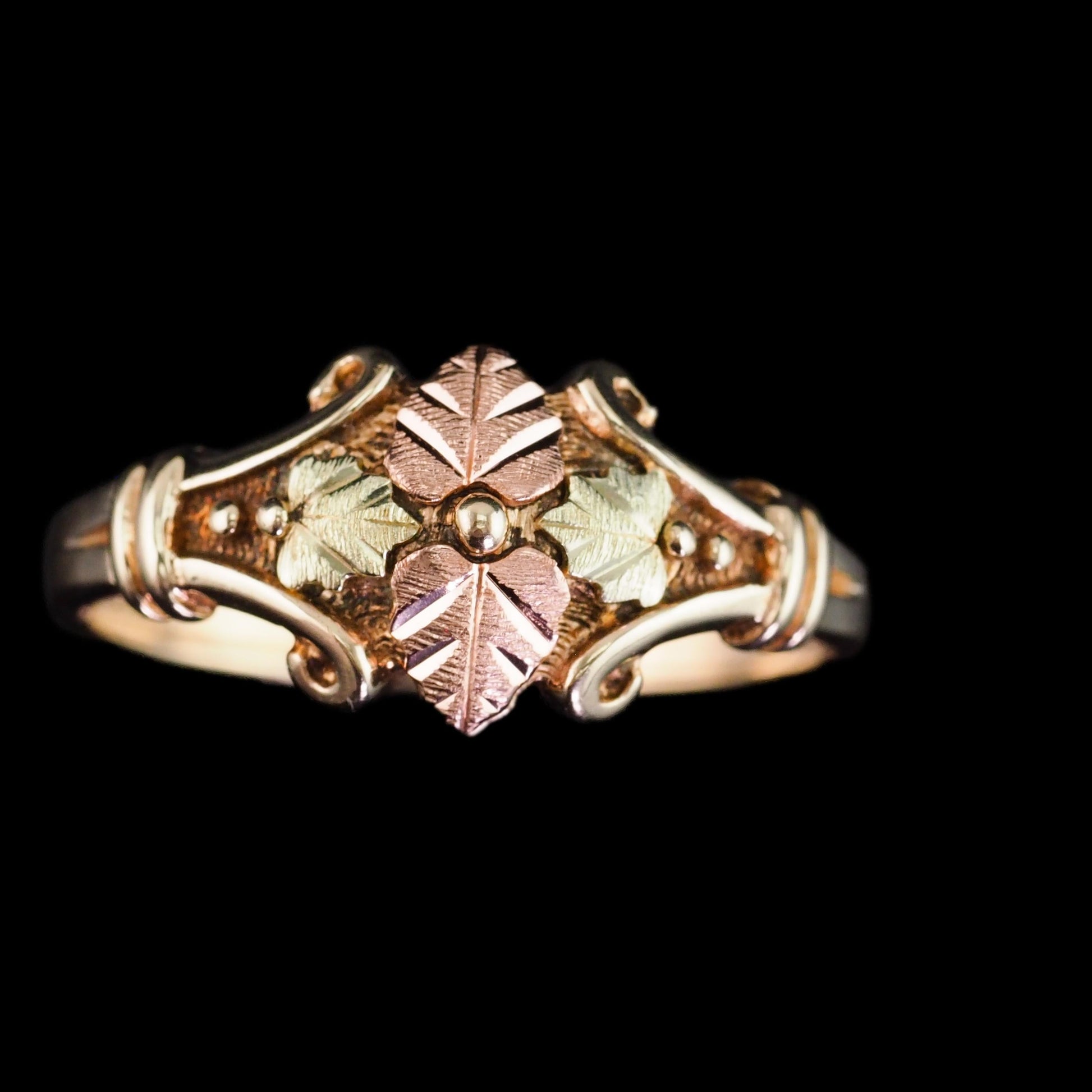 Vintage Tri-Colour Gold Ring with Foliate Motifs 9K Gold