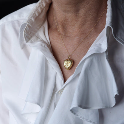 Antique Victorian 18ct Yellow Gold Puffy Heart Locket Pendant Locket