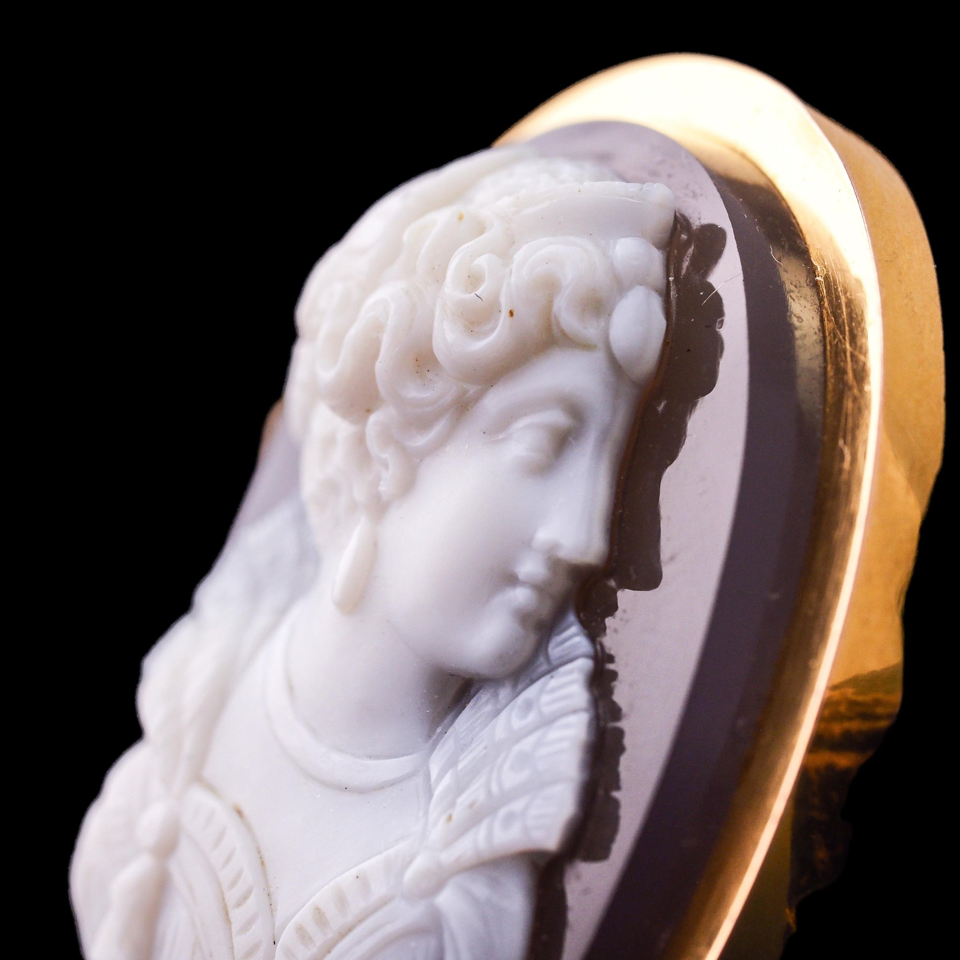 Antique French 18ct Gold and Agate Hardstone Cameo Brooch, Circa 1880