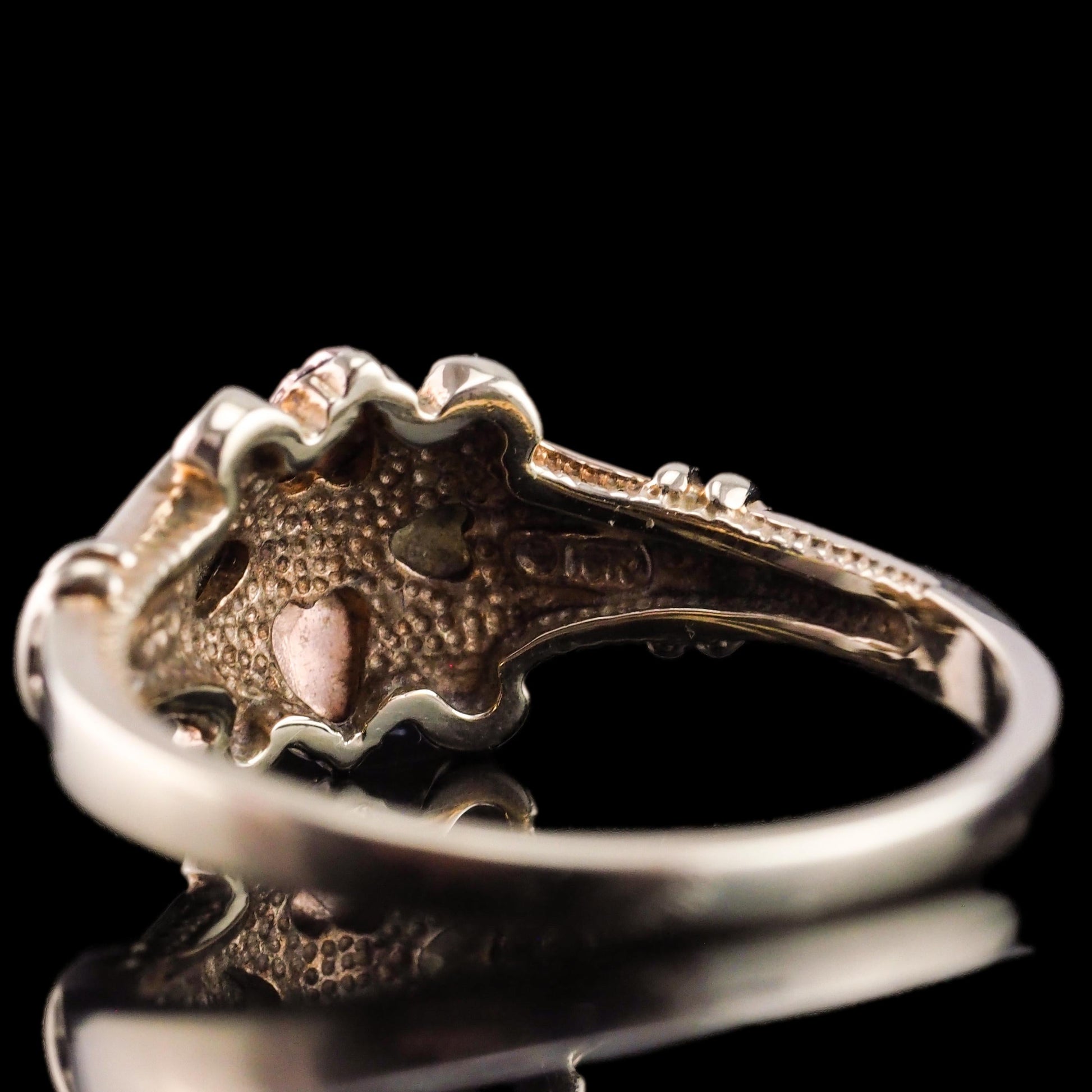 Vintage Tri-Colour Gold Ring with Foliate Motifs 9K Gold