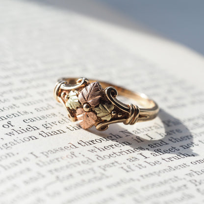 Vintage Tri-Colour Gold Ring with Foliate Motifs 9K Gold