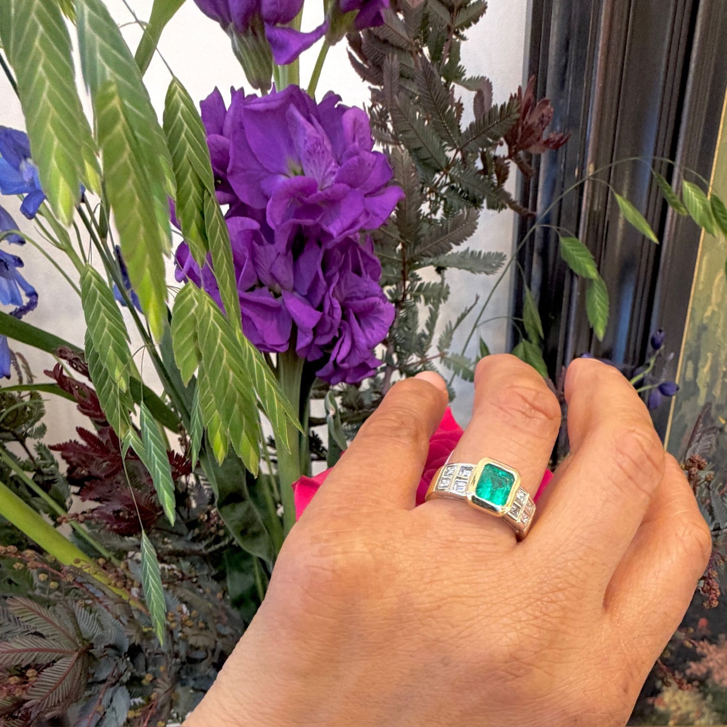 18 Carat Yellow Gold Colombian Emerald and Diamond Ring, 1.40 Carats
