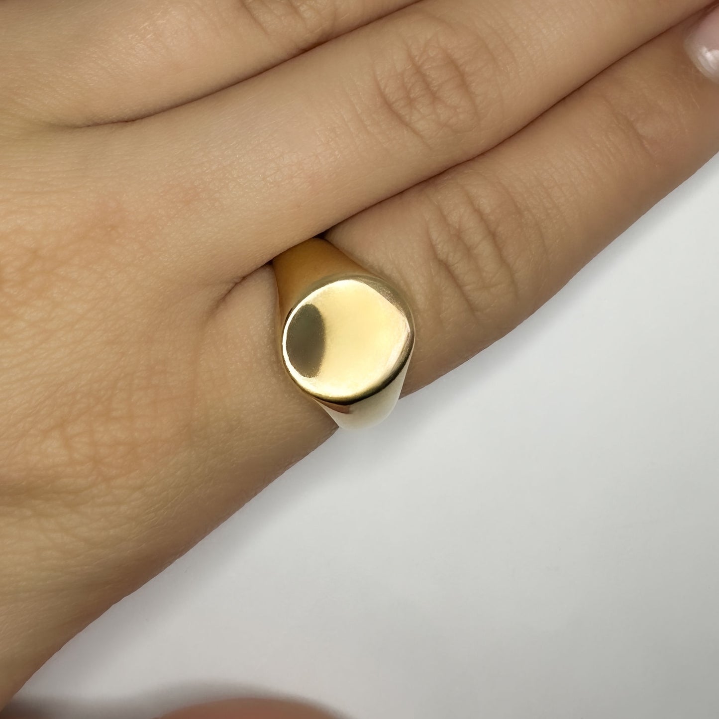 Gold Oval Signet Ring 9.3g
