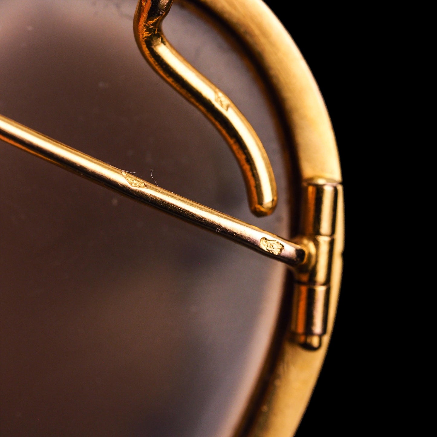 Antique French 18ct Gold and Agate Hardstone Cameo Brooch, Circa 1880