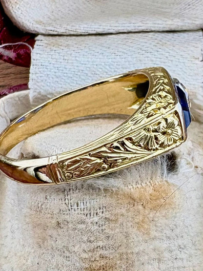 Italian Edwardian Verneuil Sapphire Diamond Three Stone Gent ring 18 KT
