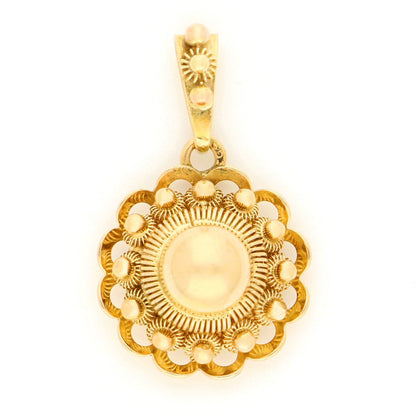 A yellow gold zeeland button design pendant