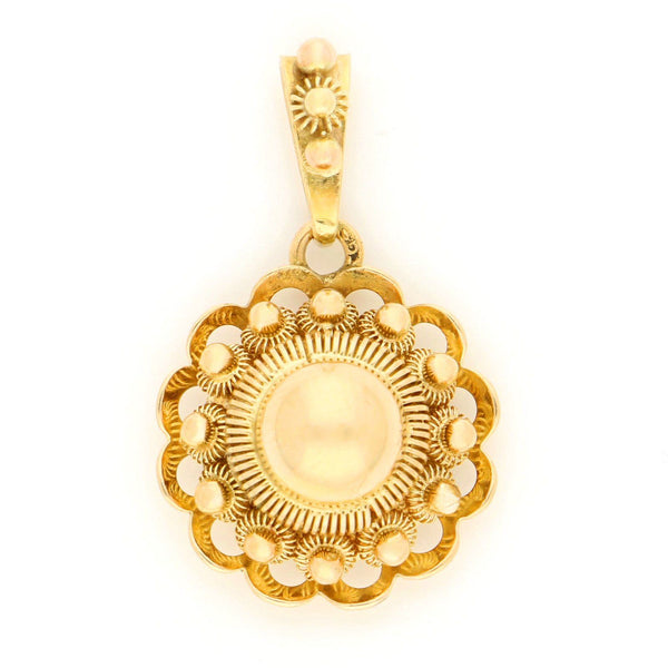 A yellow gold zeeland button design pendant