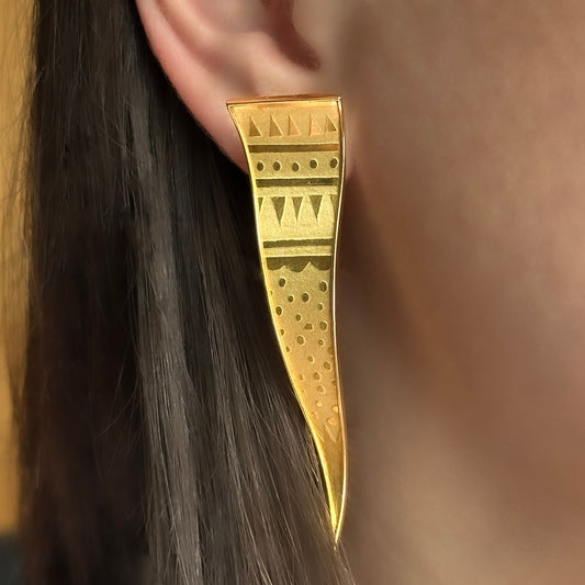 Vintage Stylistic Abstract Gold Tapered Drop Earrings