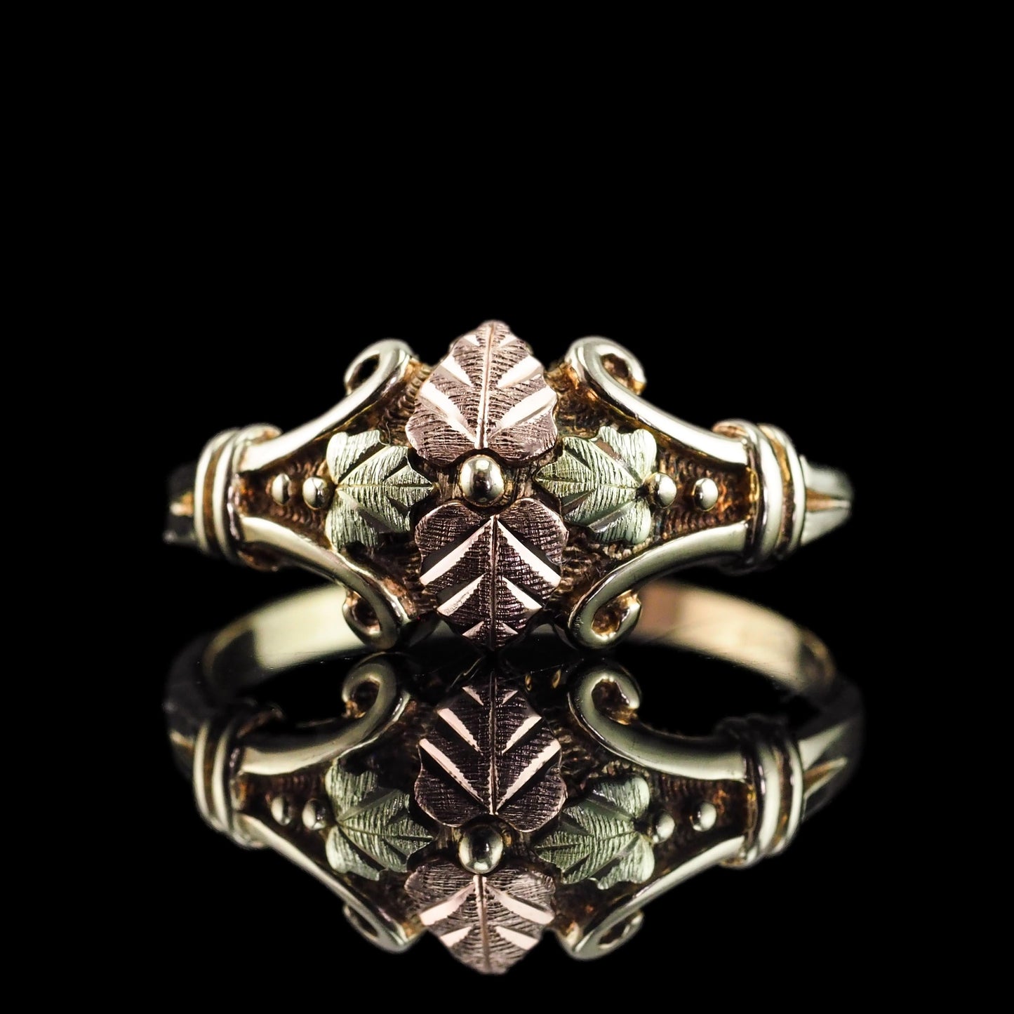 Vintage Tri-Colour Gold Ring with Foliate Motifs 9K Gold