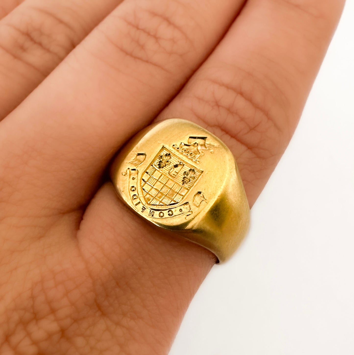 Victorian Signet Ring With Crest &amp; 'CONFIDO' Moto