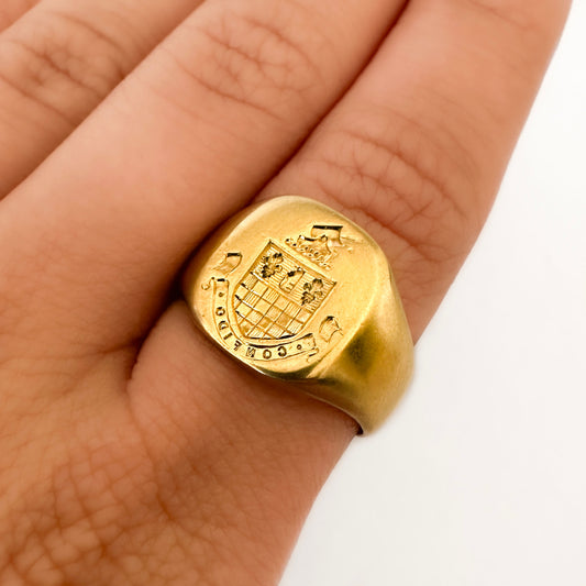 Victorian Signet Ring With Crest &amp; 'CONFIDO' Moto