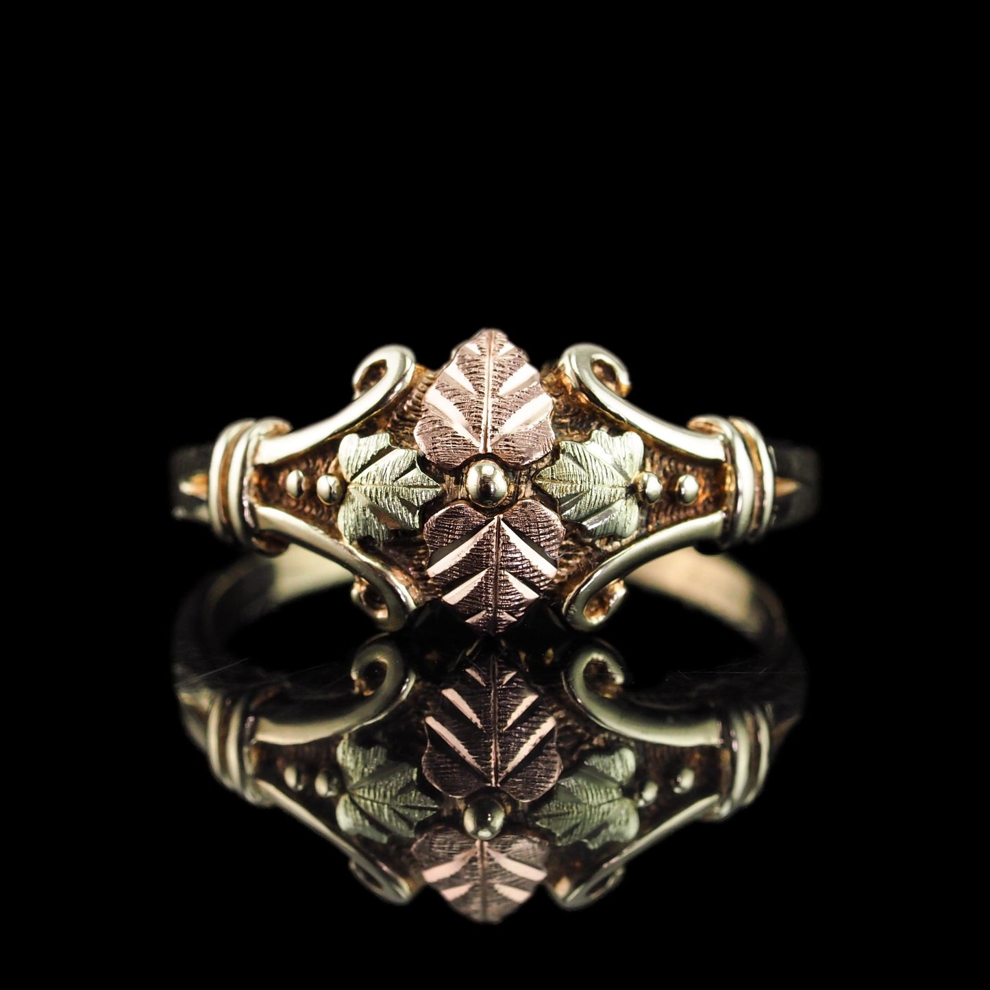 Vintage Tri-Colour Gold Ring with Foliate Motifs 9K Gold