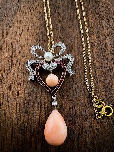 Edwardian Angel Skin Diamond Ruby Sweet Heart 18 KT necklet