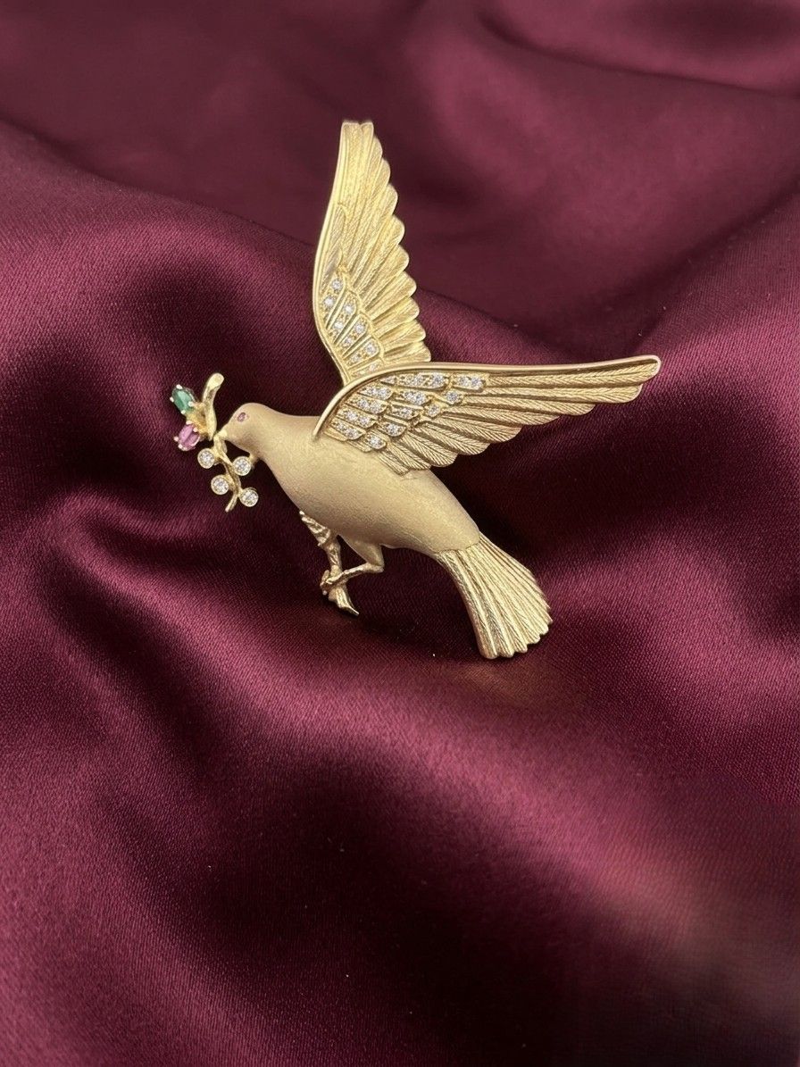 Vintage Diamond and 18ct gold Large Flying Bird Brooch, Circa 1935