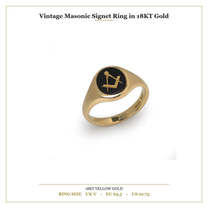 A yellow gold signet ring with an oval onyx masonic plaque, with measurements