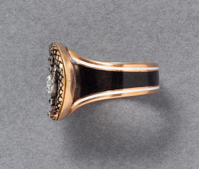Antique Georgian 18ct yellow gold mourning ring with diamond and enamel