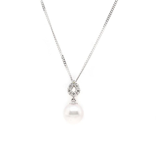 A white gold pendant with a single pearl and a diamond cluster, on a white gold chain