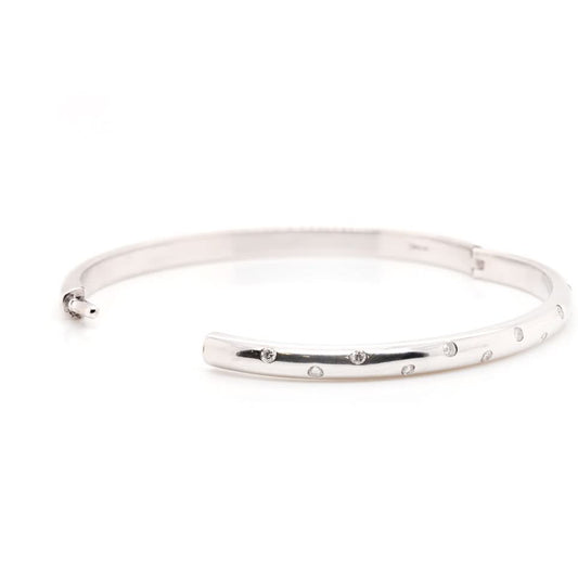 18ct White Gold Oval Hinged Diamond-Set Bangle