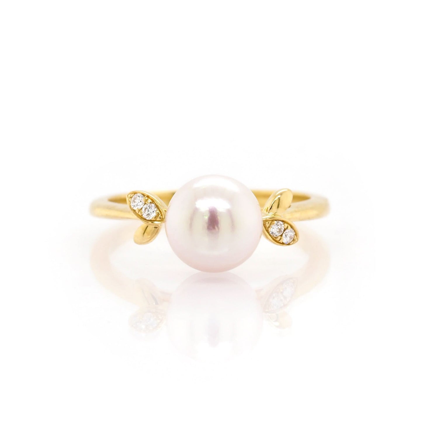 Jewellery 18ct Yellow Gold Single Akoya Pearl Ring with Diamond-Set Leaf Shoulders