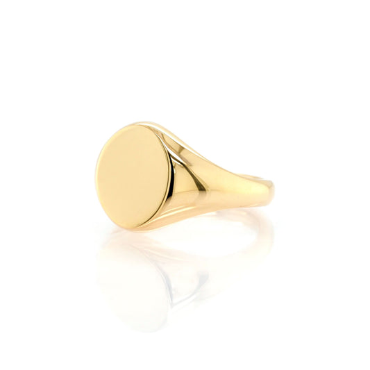 Jewellery A Medium 9ct Yellow Gold Signet Ring