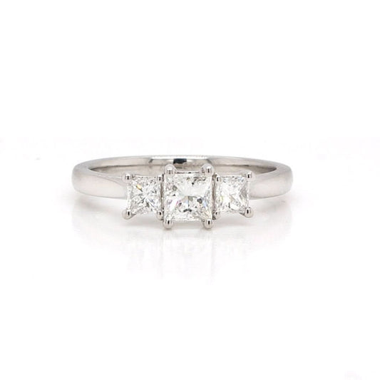 Jewellery A platinum, princess cut, three stone, diamond ring 0.40cts