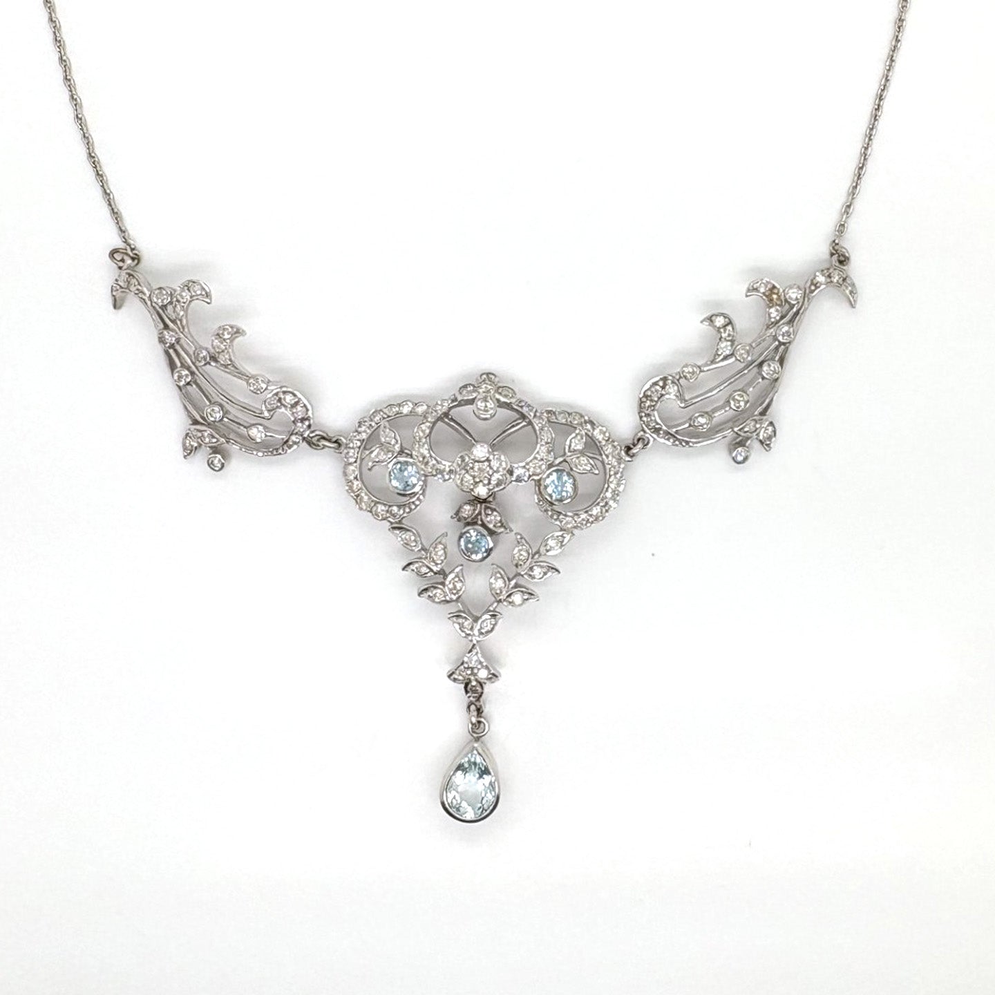 Art Nouveau 18 Carat White Gold Aquamarine and Diamond Collarette