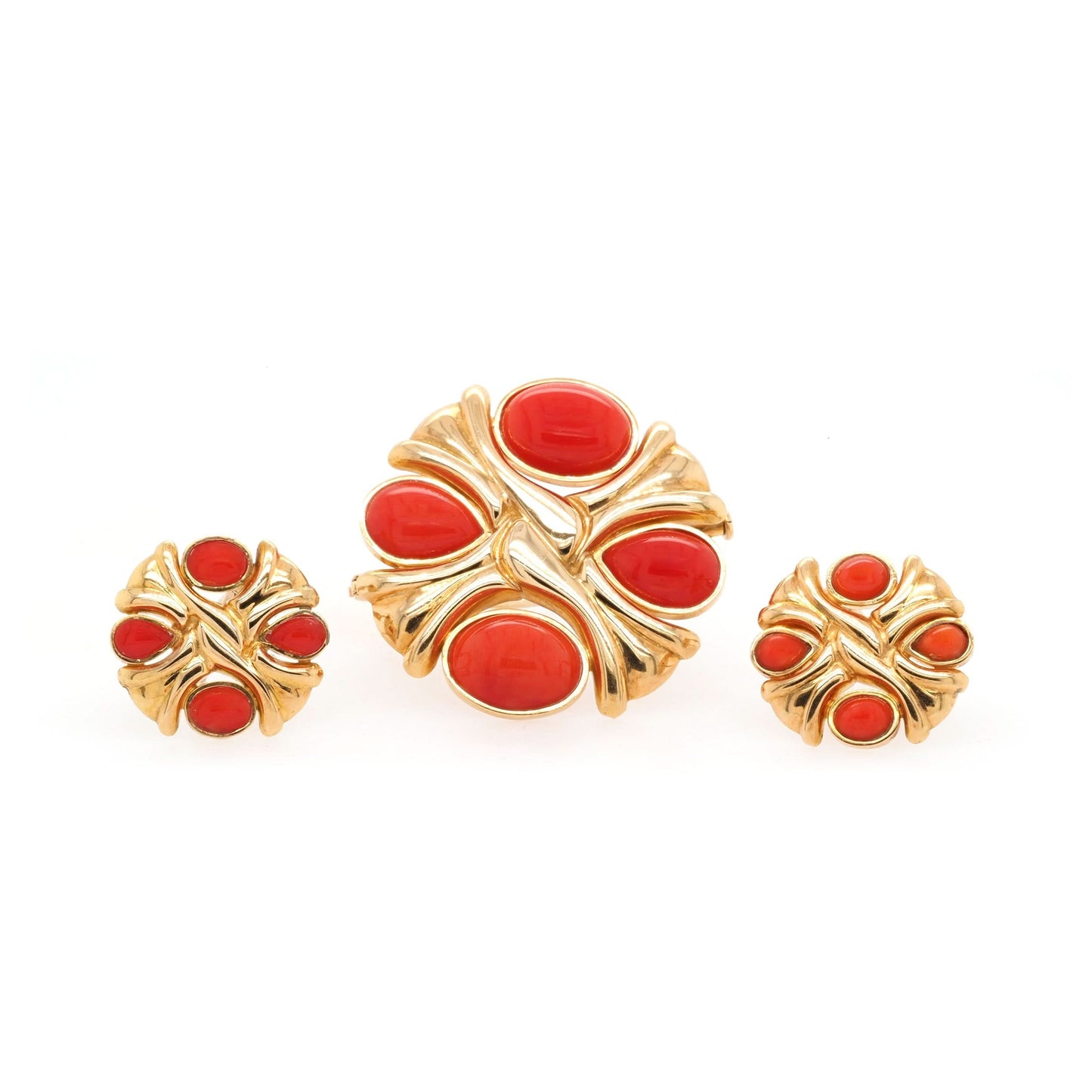 Jewellery An Earring and Brooch Suite in 18ct Yellow Gold and Coral