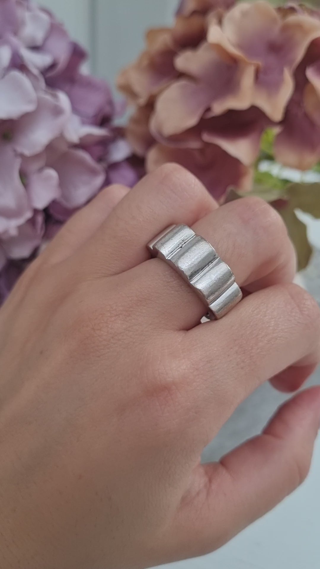Vintage Chanel Profil de Camelia 18ct White Gold Ribbed Ring