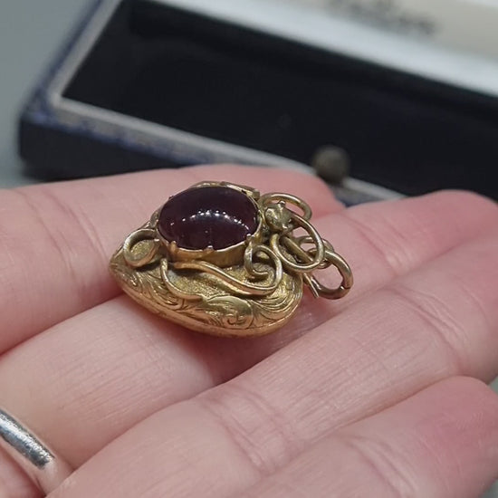 Victorian Antique Cabochon Garnet Heart Pendant in 15ct Gold