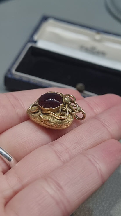 Victorian Antique Cabochon Garnet Heart Pendant in 15ct Gold