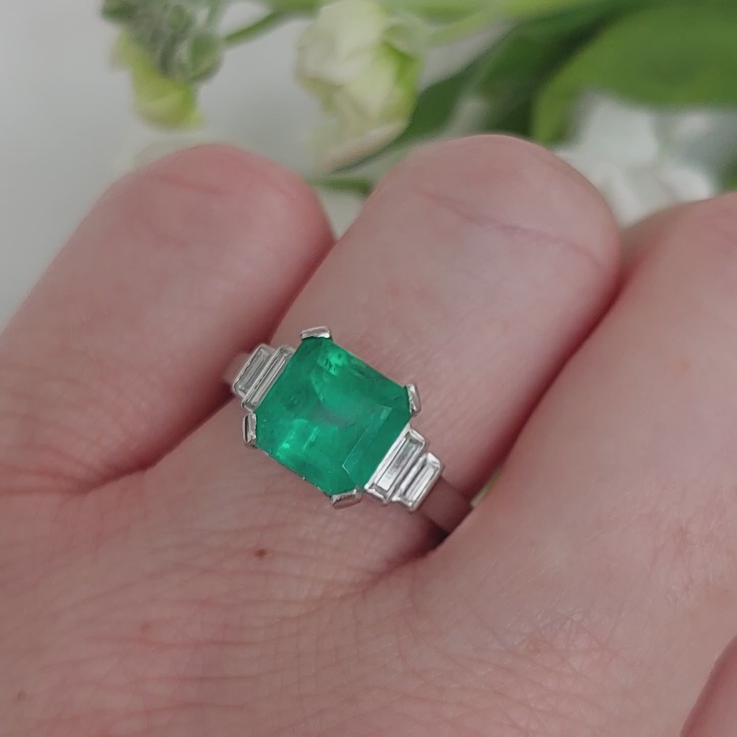 Vintage Art Deco 3 Carats Colombian Emerald and Diamond Engagement Ring