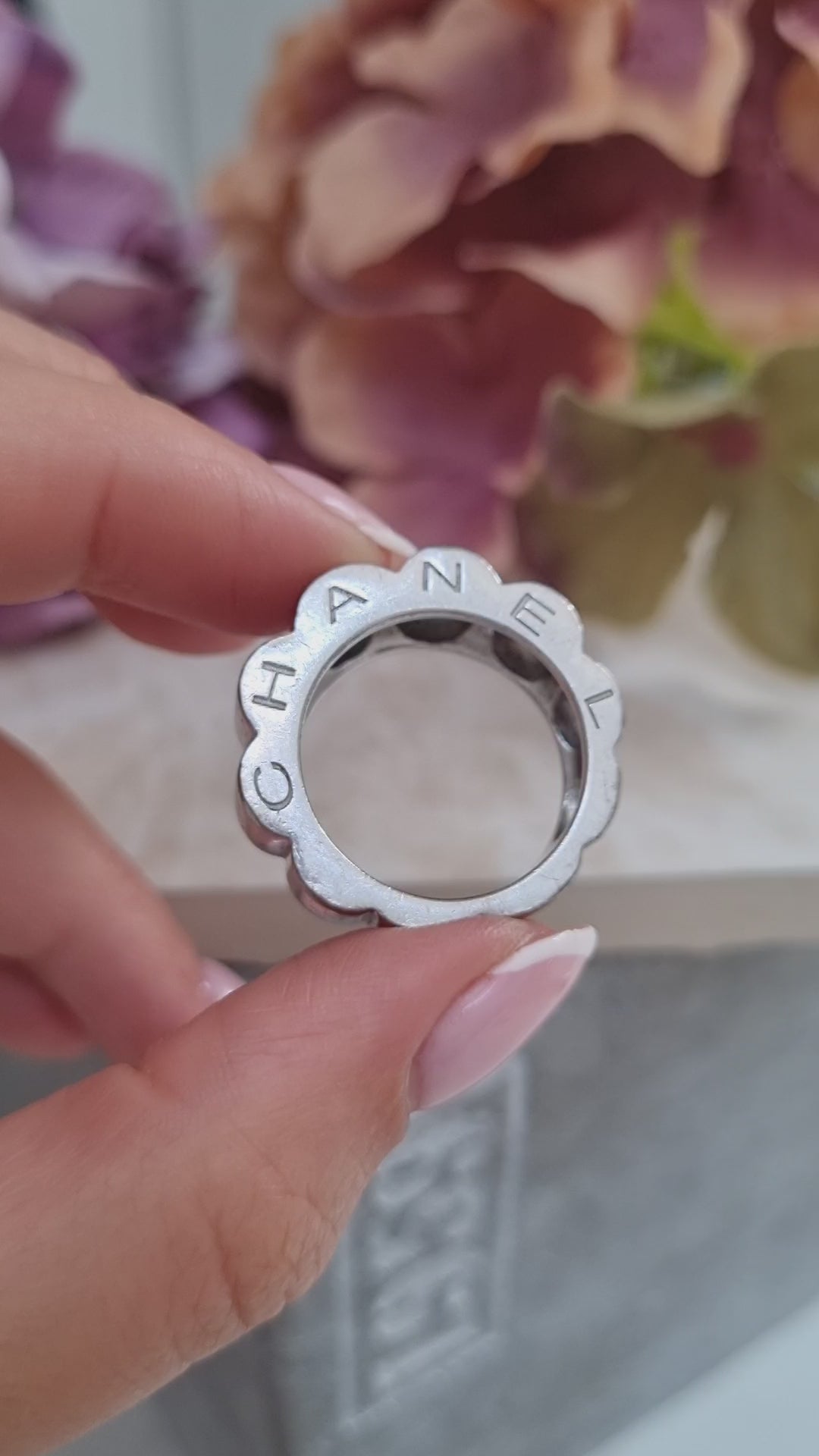 Vintage Chanel Profil de Camelia 18ct White Gold Ribbed Ring