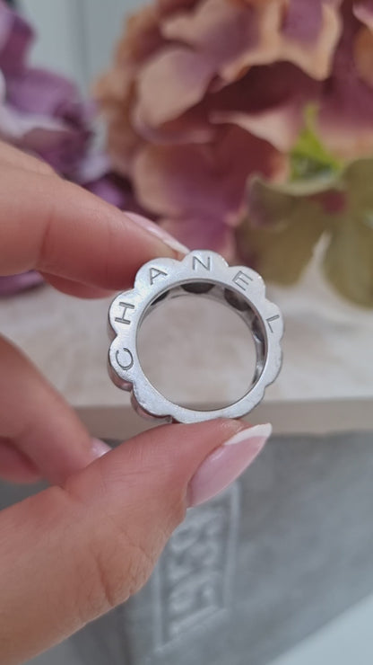 Vintage Chanel Profil de Camelia 18ct White Gold Ribbed Ring