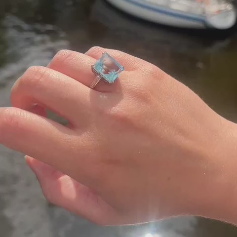 Vintage 9cts Aquamarine Solitaire Cocktail Statement Ring with Diamonds