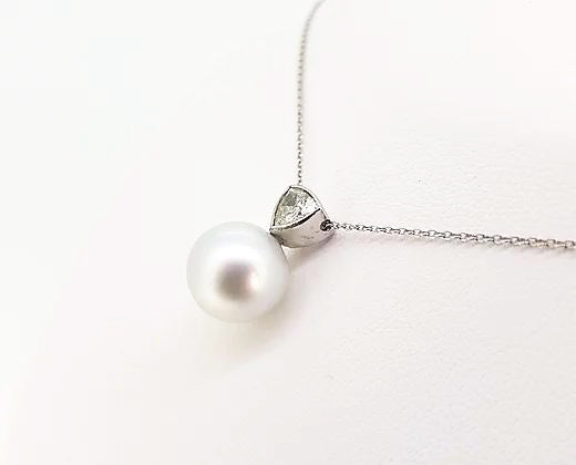 Southsea Pearl and Diamond Pendant, 0.70 carats, 18ct White Gold