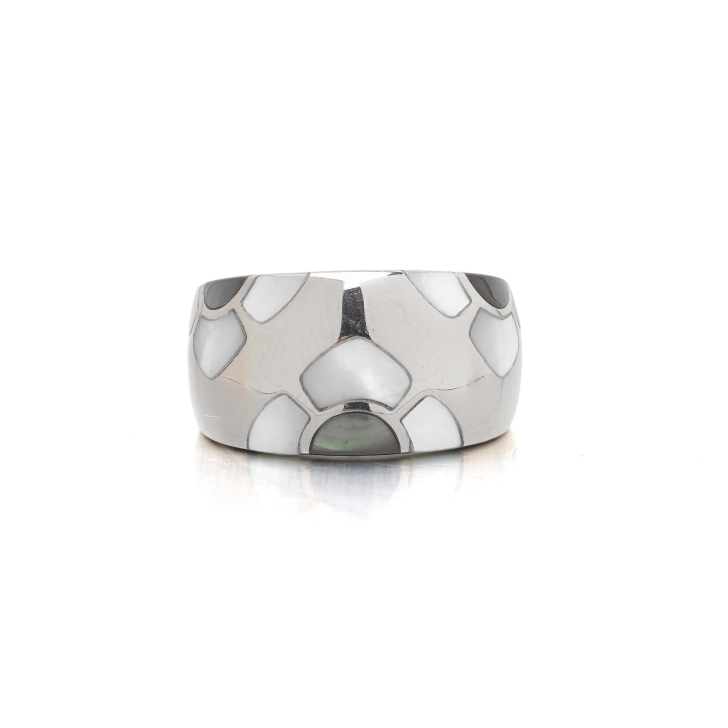 A white gold band ring with mother of pearl inlays