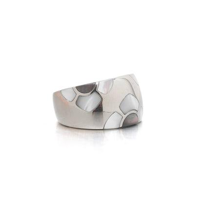 A white gold band ring with mother of pearl inlays
