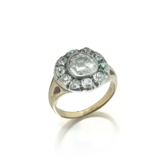 An antique diamond cluster ring in yellow gold and silver