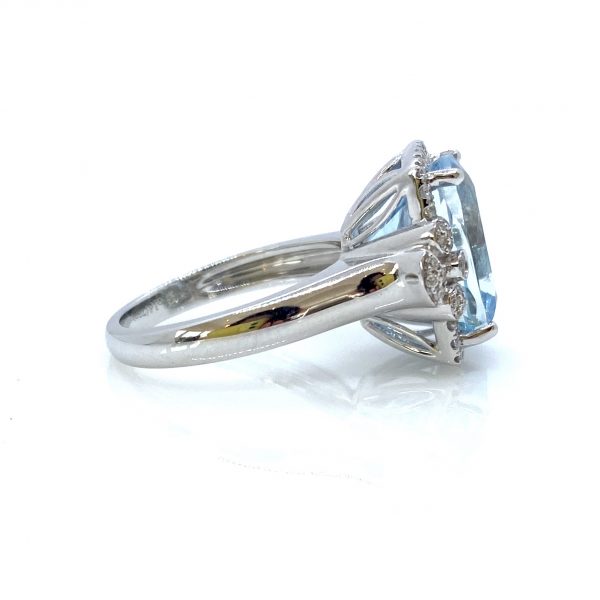 Aquamarine and diamond Cluster Dress ring, 6.50 carats, White Gold
