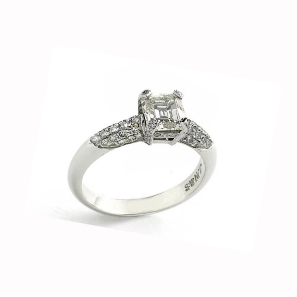 Square cut diamond ring, 1.23cts