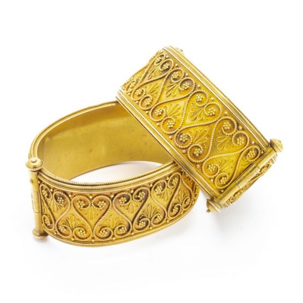 PAIR OF VICTORIAN ETRUSCAN STYLE GOLD BANGLES