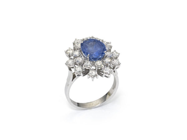 Vintage Sapphire Diamond Gold Cluster Ring