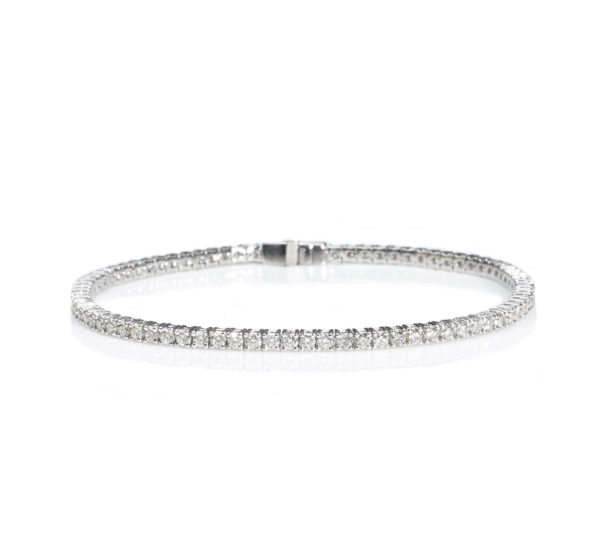 18ct white gold diamond tennis bracelet | Jewellery Discovery