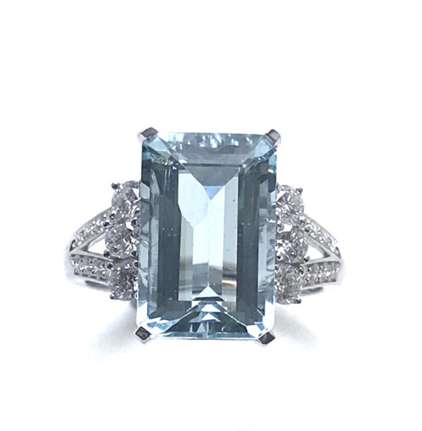 Aquamarine and diamond dress ring, 5.32 carat 18ct white gold