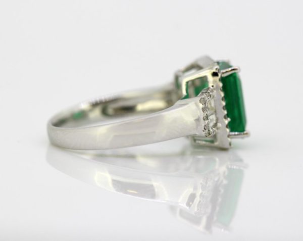 Natural Beryl Emerald and Diamond Ring - Jewellery Discovery
