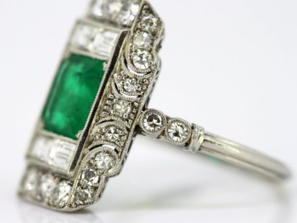 Antique Art Deco Emerald & Diamond Ring