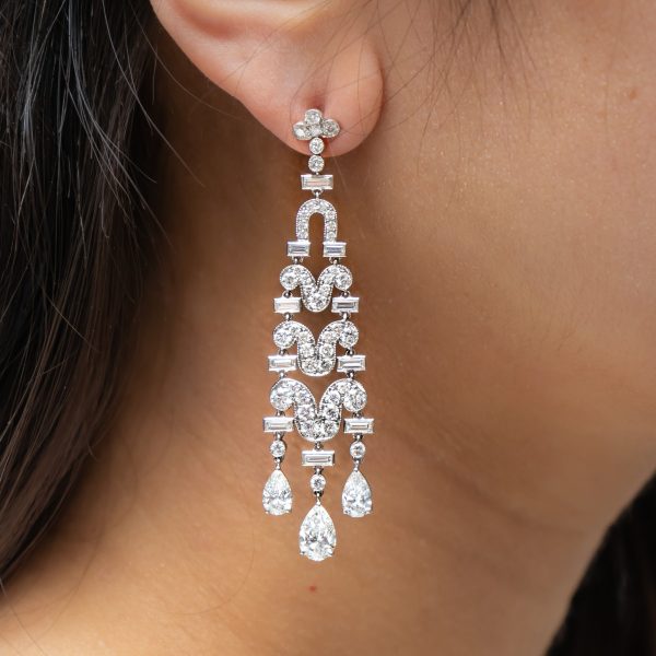 Luxury Jewellery Diamond Drop chandelier Earrings, 9 Carats Platinum