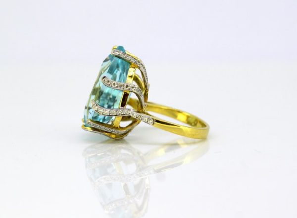 Vintage 12ct Aquamarine and Diamond Ring