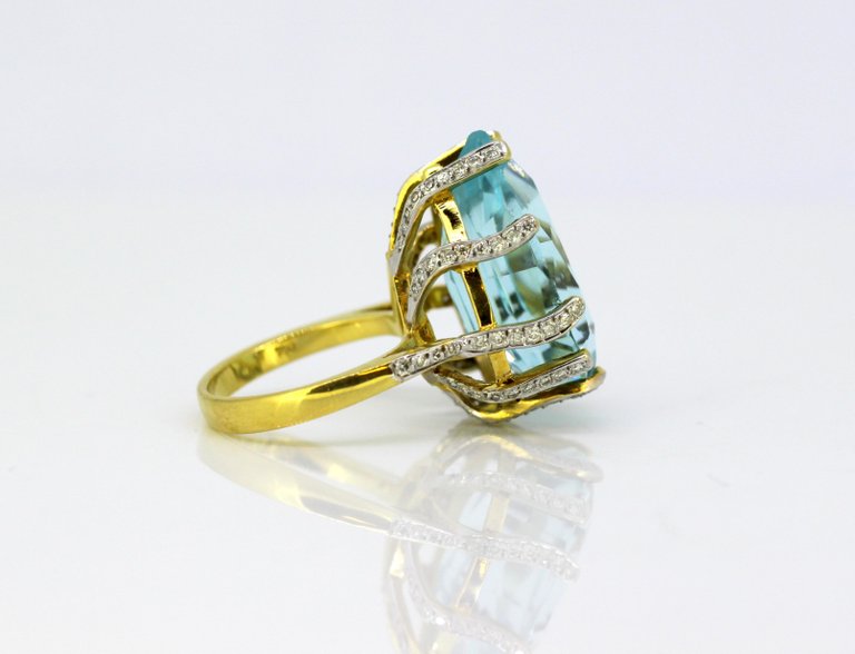 Vintage 12ct Pear Shape Aquamarine and Diamond Ring - Jewellery Discovery